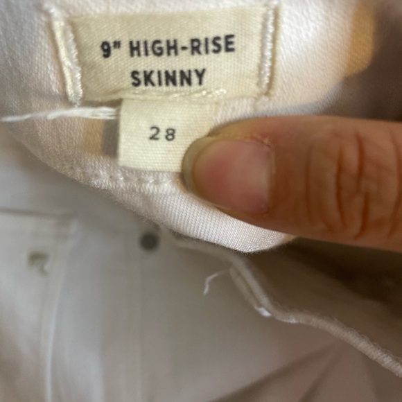 Madewell 9” Highrise Skinny Jeans in Pure White - Picture 6 of 7